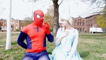 Супергерои танцы в машине: Человек-Паук Веном Бэтмен и Малефисента смешной фильм в реальной жизни