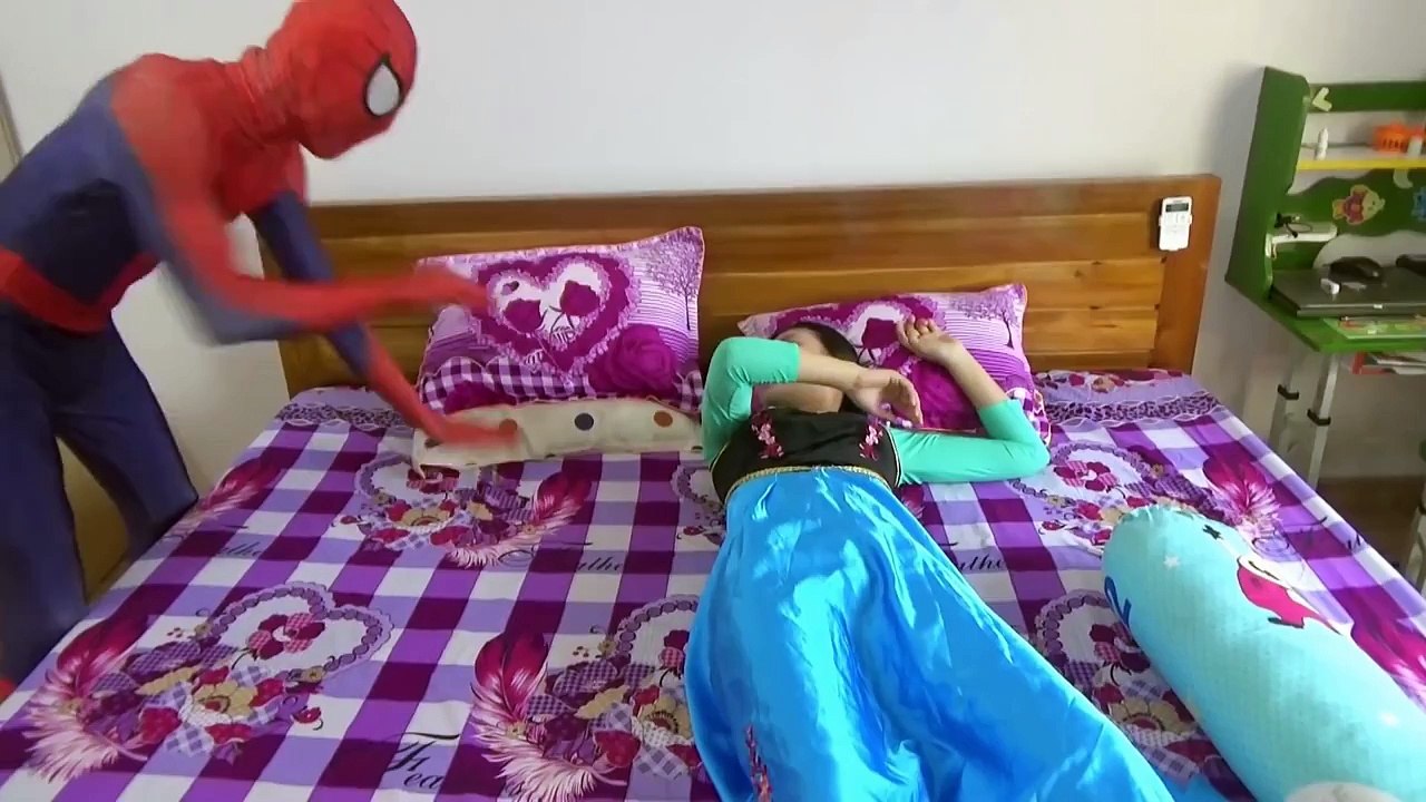 Frozen Elsa vs Anna 2 in 1! /w Sexy Joker with bikini prank magic FUN Superhero