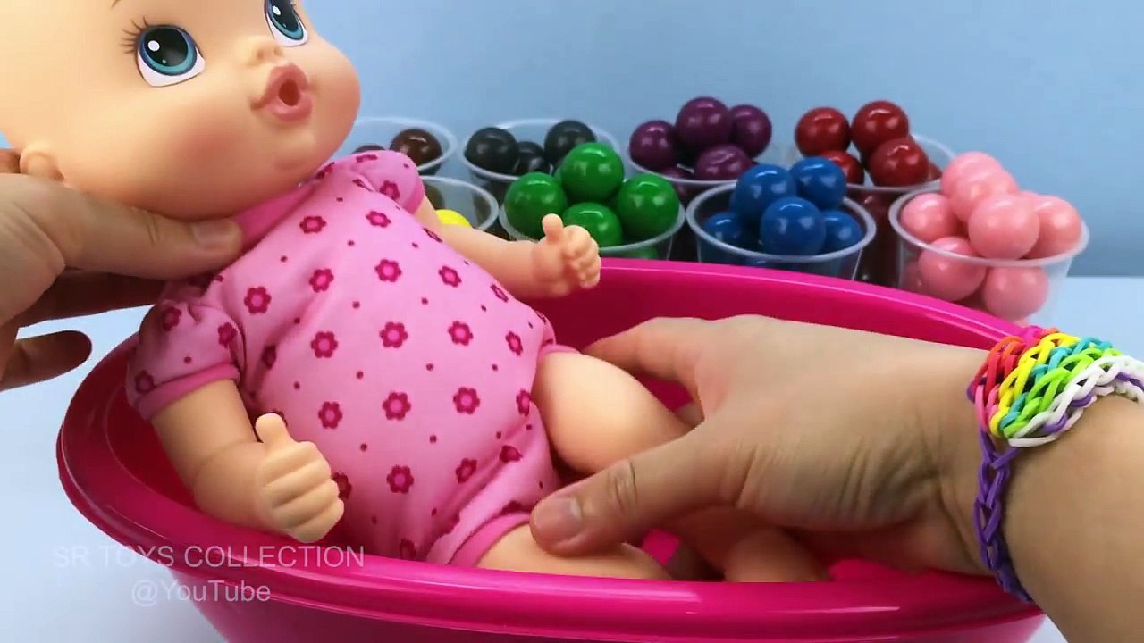 Fun Learning Colours with Baby Alive Doll Bath In Gumballs Pretend Play for Children