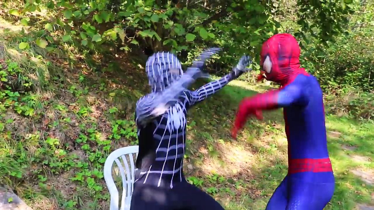 Замороженные elsa укусил вампир! ж/ Человек-Паук, Халк, Джокер розовый Человек-паук мини игрушки Эльза! Хлебать