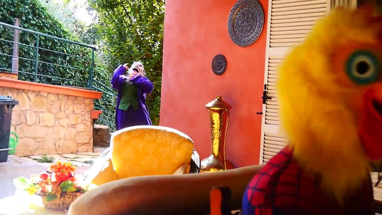 Человек Паук Какашки Яиц С Сюрпризом! ж/ замороженные Эльза и Анна против Джокера шутки смешные супергероев в