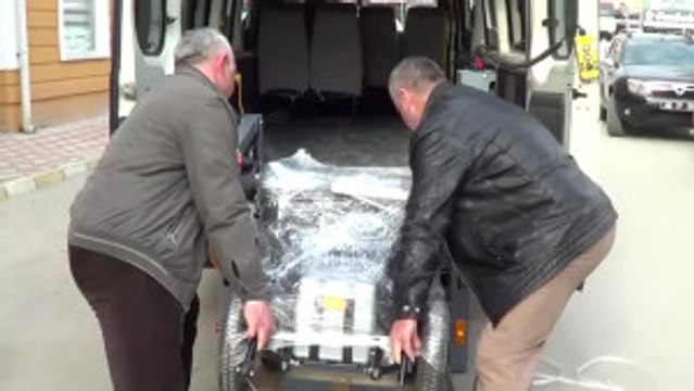 Yürüme Engelli Kadına Akülü Sandalye - Tokat