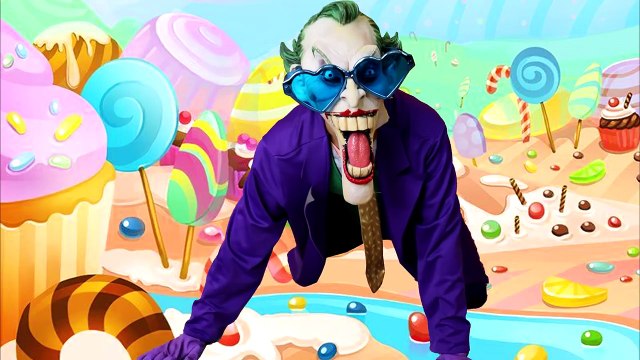 Розовый Человек-паук превращается в тигра! Человек-паук против Джокера против замороженные Эльза против Супермена удовольствие хлебать