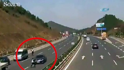 Otomobil polise böyle çarptı