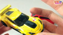 Corvette C7R Vs Nissan Jefe de Bomberos de Coche Tomica Hot Wheels Niños Coches de Juguetes Videos HD Collectio