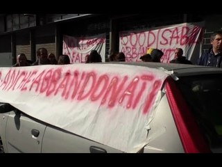 Napoli - Bomba carta davanti all'ospedale Loreto Mare, intanto prosegue protesta (03.03.17)
