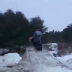 Essayer de sauter en motoneige... FAIL