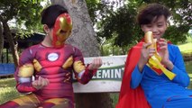 Ребенок Супермен против ребенка elsa Эльза против челов