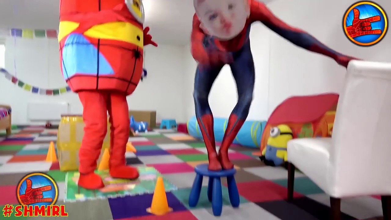 Spiderman RHINO POO! Wildlife Animals Captain Spider-man America Elephants Lions Kids Supe