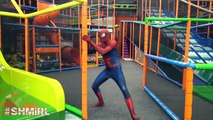 ЧЕЛОВЕК ПАУК КАКАШКИ РАЗНОЦВЕТНЫЕ ШАРИКИ! Человек-паук радуги цветные шарики смешной фильм супергерой в р