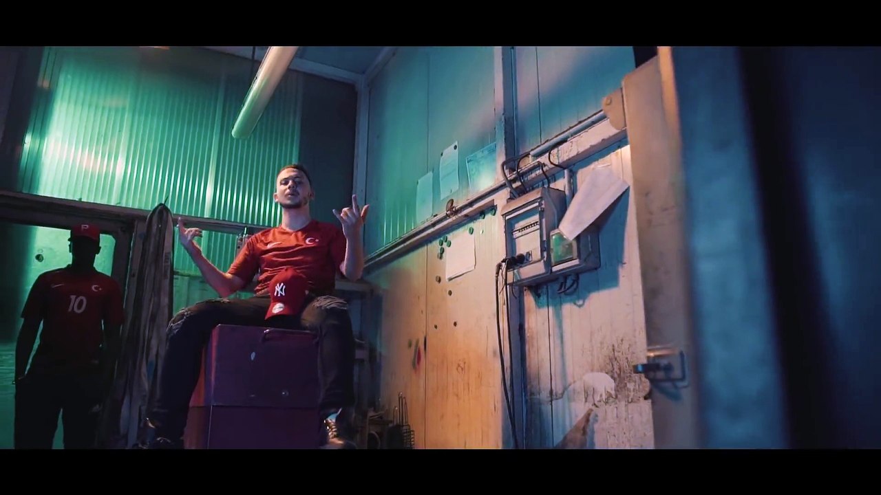 Bol Türk Bayraklı Fransızca Rap Klibi - MRC