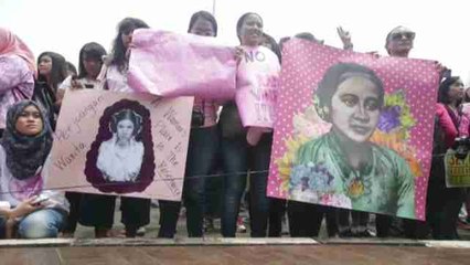 Una multitud de mujeres marcha en Yakarta por la igualdad