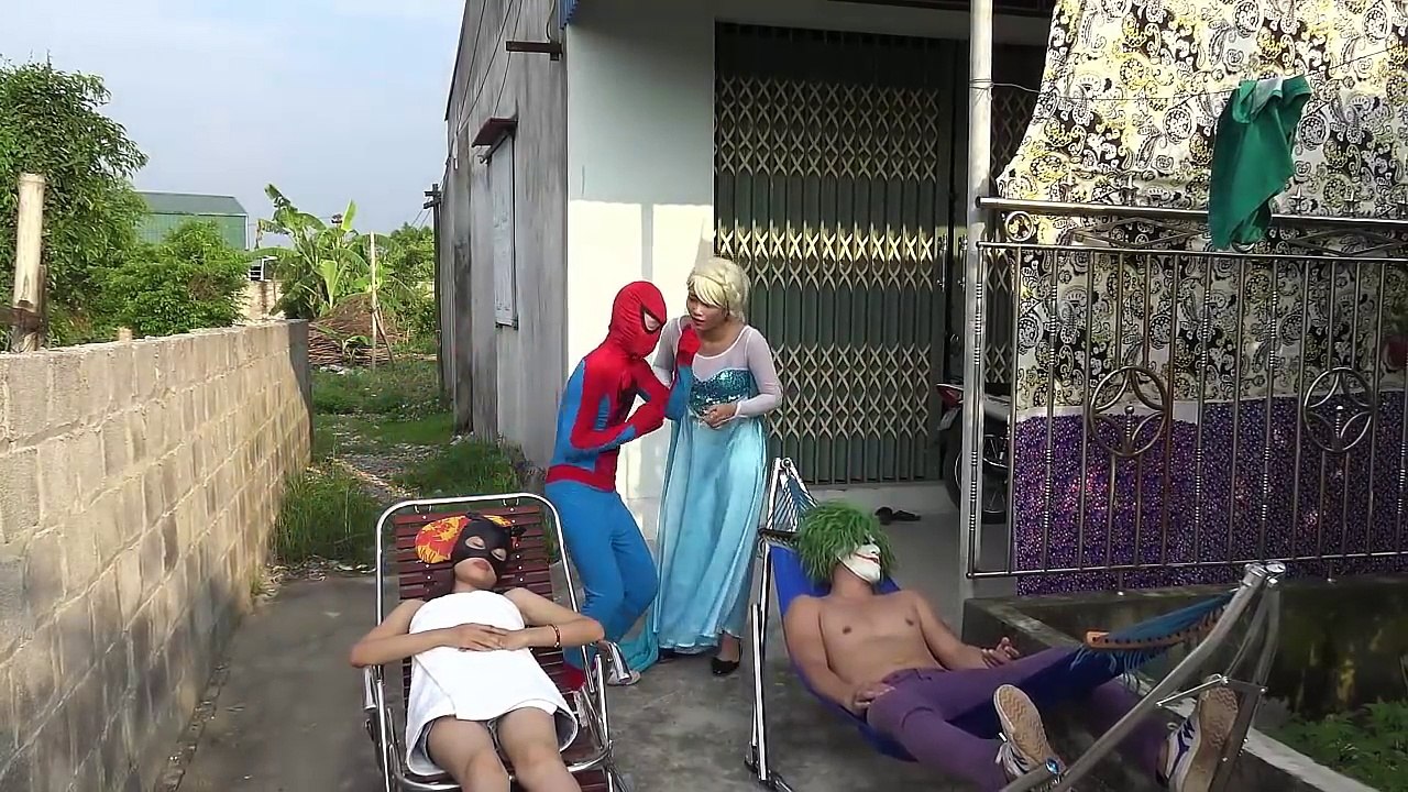 Frozen Elsa vs Spiderman At School Joker Pranks...