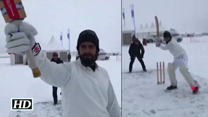 Ranveer Singh plays cricket in snow prior to Ind vs Aus 2nd test