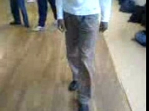 MIKE92 imite Michael Jackson aux cours de danse de Ramady