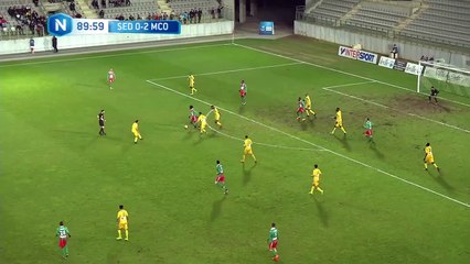 Centre dans les gants du gardien