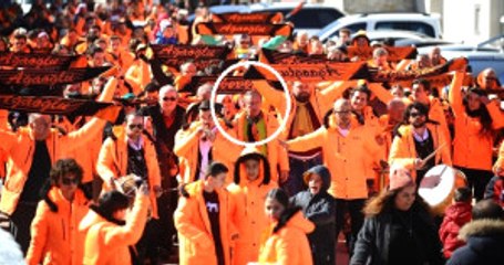 Ağaoğlu'ndan 2 Bin Kişiye Sucuk Partisi Verdi, Yürüyüş Düzenledi