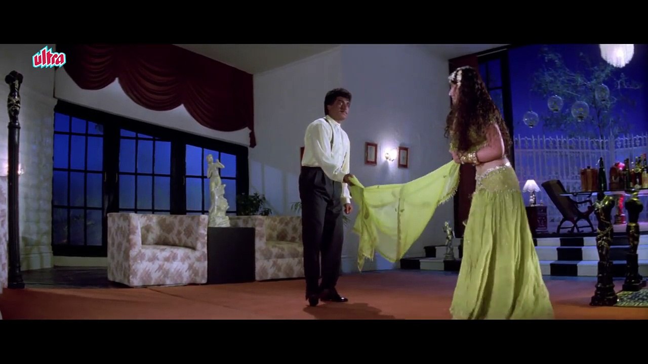 Hot Lady tries to attract Ajay Devgan - Hindi Movie Hot Scene - Itihaas