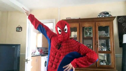 BATMAN and BATGIRL vs The Joker bath time SPIDERMAN in Real Life Superhero movie battle ve