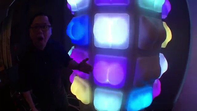 Voici « Slap It », la lampe en forme de fesses qui s’allume avec … une tape