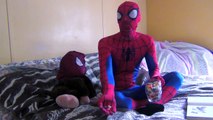 Человек-паук против Spidermonkey танцы в реальной жизни !!! Супергерои фильмы в реальной жизни Playlis