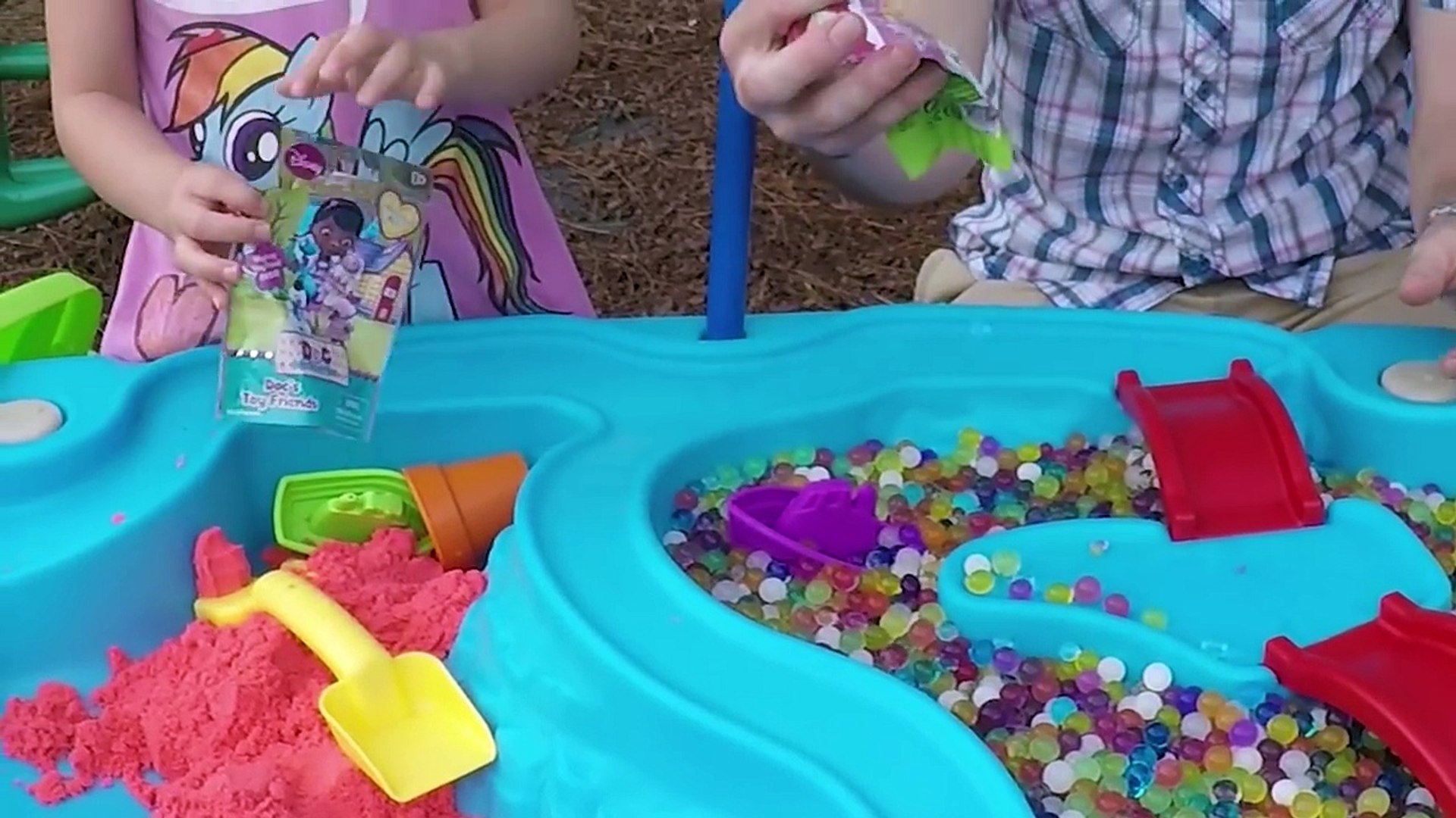 ⁣STEP 2 SAND WATER TABLE + SURPRISE TOYS ORBEEZ Kinetic Sand MLP SheriffCallie DocMcStuffins Pets Toy