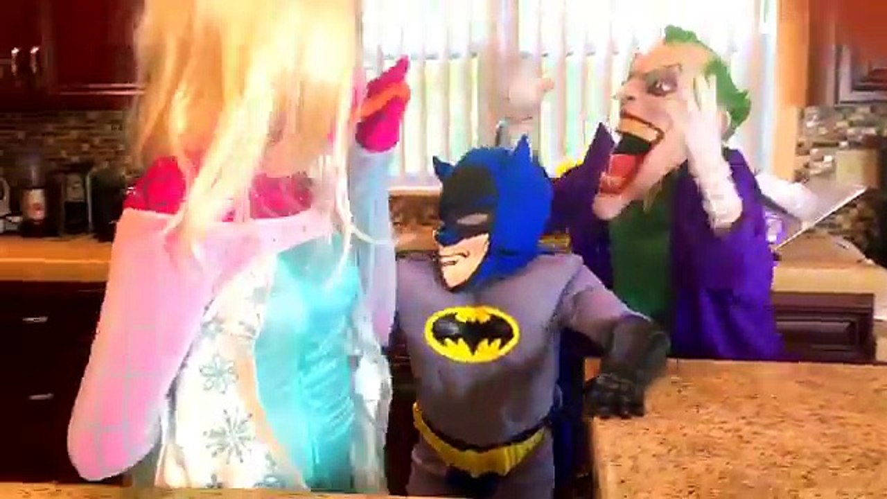 Frozen Elsa Bitten by VAMPIRE Jack Frost! w/ Spiderman Hulk Joker Pink Spidergirl Mini els