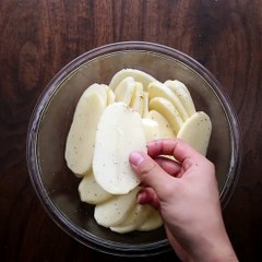 Lasanha de batatas com recheio de presunto e queijo. Veja a receita completa