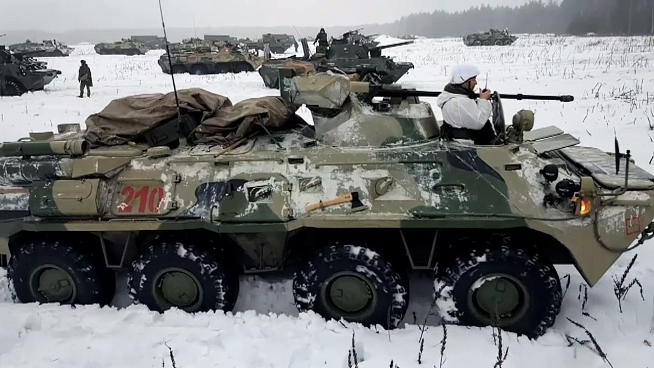 Russian troops operate huge tanks and cannons in the snow