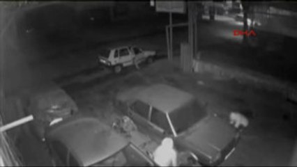 Konya Otomobilin Lastiklerini Çalan Şüpheliler Kameralara Yakalandı