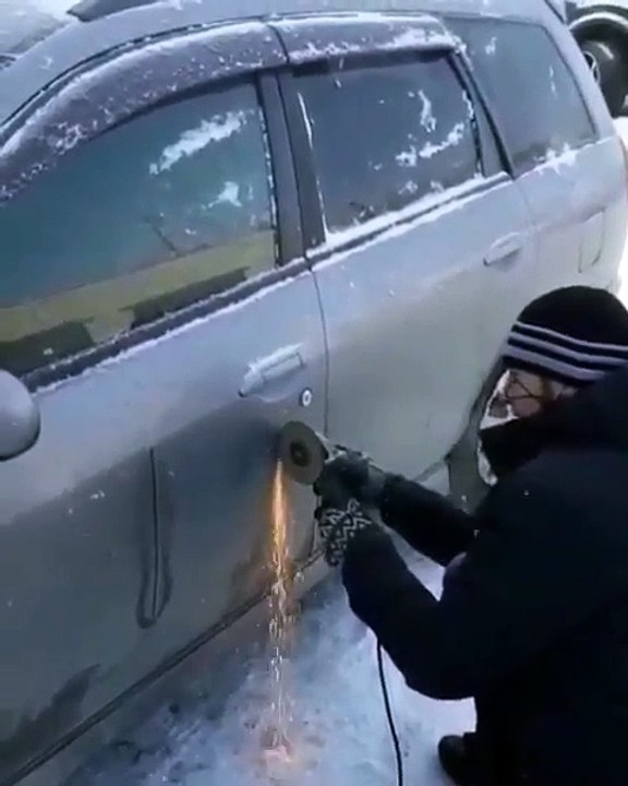 Quand on perd ses clés de voiture en Russie ... WTF !