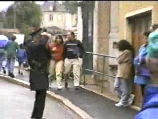 la police en flague de plein pouvoir (hic,hic,plein,hic)