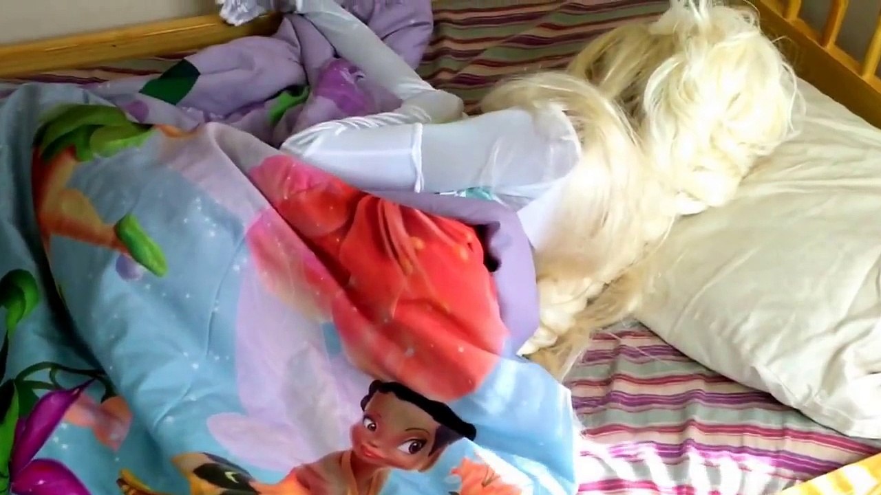 ELSA NEEDS TO PEE