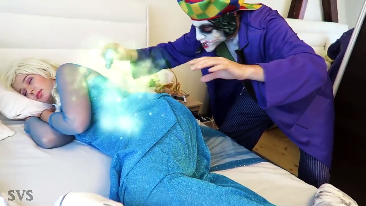 #Spiderman vs Doctor Wolverine! w/ Frozen Elsa, SuperGirl, Maleficent! Superhero Fun in Re