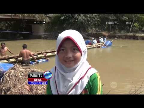 Jembatan Putus, Pelajar ke Sekolah Menggunakan Rakit - NET5
