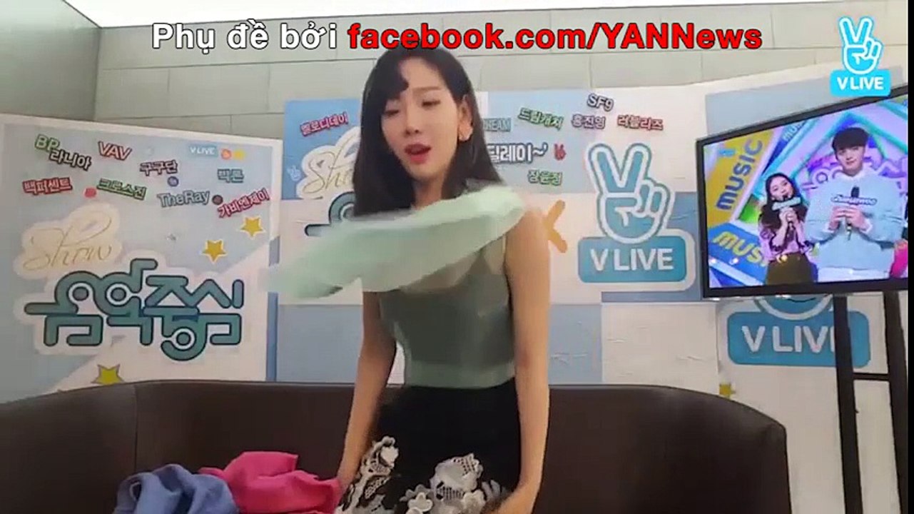 Khoảnh khắc Taeyeon (SNSD) vô tình bị bay áo