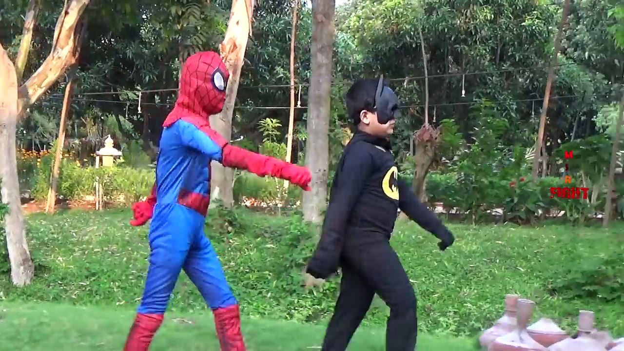 Spiderman vs The Incredible Hulk - Superhero Battle! Spiderm