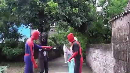 Evil Elsa KIDNAPS SANTA! w/ Spiderman Joker Car Maleficent Pink Spidergirl Frozen Anna Sup