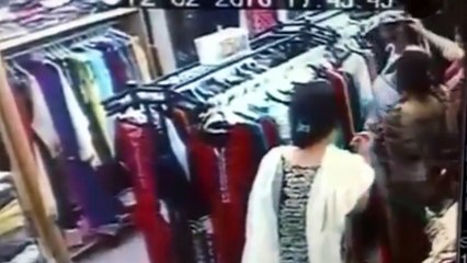 Pakistan Shameful act of Ladies In Supper Market