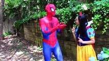 Spiderman y Elsa vs Maléfica: la bella Durmiente Veneno de Apple Superhéroes en la vida real