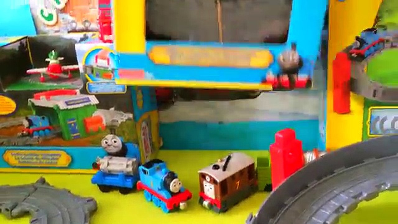 Thomas & Friends Take-n-Play Talking Thomas, Talking James, Stanley, and the Bridge Pack U