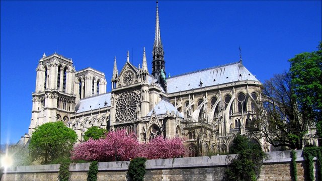 Le Notre Père chanté à la cathédrale Notre-dame de Paris.