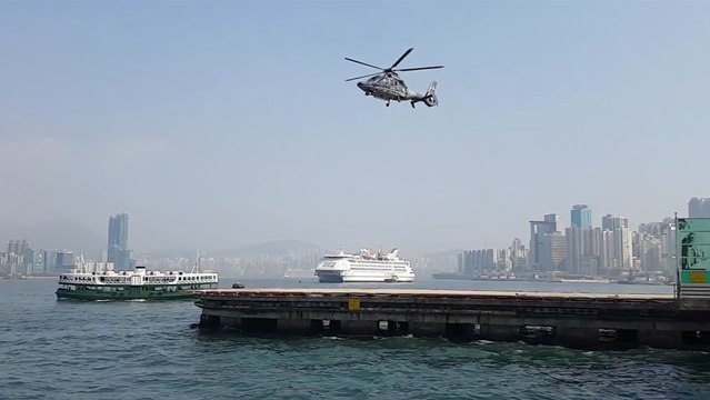 L'obturateur d'une caméra synchronisé avec les pales du rotor d'un hélicoptère