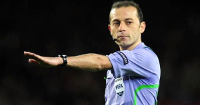 Cüneyt Çakır, Şampiyonlar Ligi'ndeki Napoli-Real Madrid Maçını Yönetecek