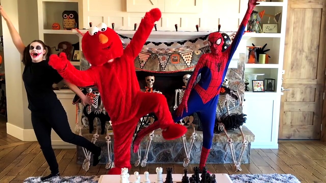 Real Food Fight In Truck Freak Family Victoria Annabelle Daddy Baby Toy Freak