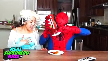 SPIDERMAN VOMIT RAINBOW COLORED BALLS w/ PREGNANT PINK SPIDERGIRL and FROZEN ELSA vs Joker