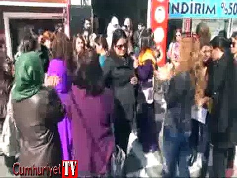 Şanlıurfa'da kadınların yürüyüşüne polisten biber gazlı müdahale