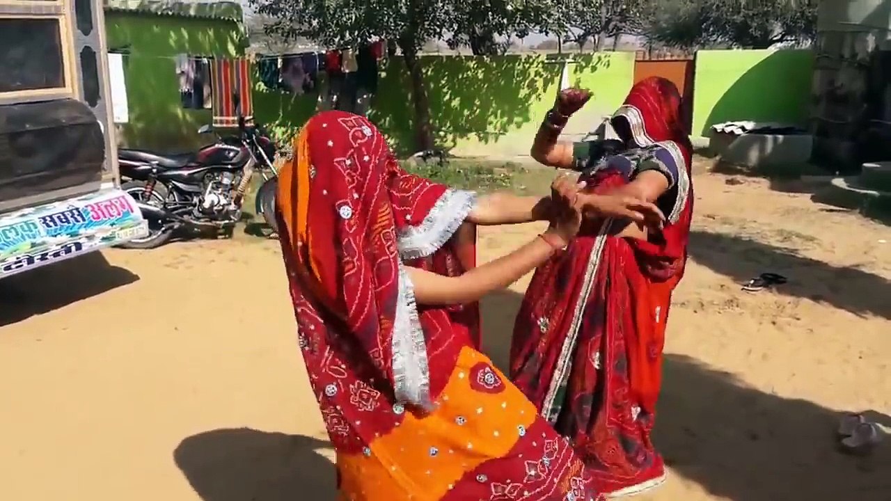 RAJASTHANI MEENA LADIES DANCE IN MARRIAGE//MEENA GEETH AND DANCE
