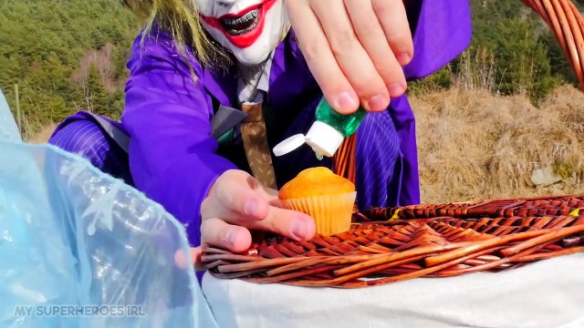 Замороженные Эльза становится Русалка ж/ Человек-Паук жевательная резинка яд против Melficent удовольствие супергероя