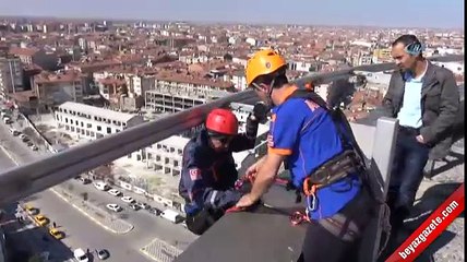 AFAD ekipleri şehitlerin anısına 50 metreden iniş yaptı